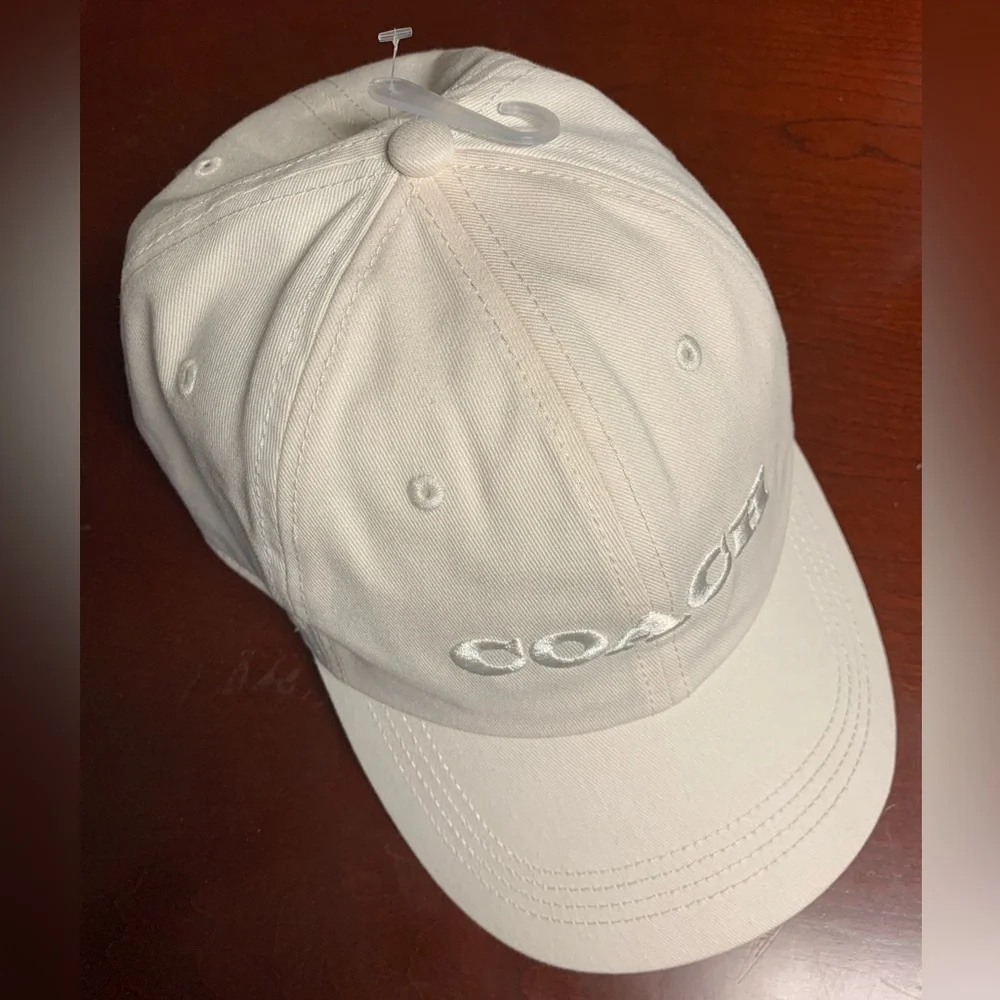 COACH UNISEX 🧢 EMBROIDERED BASEBALL SPOET RED BALLER HAT CAP CHALK🧢